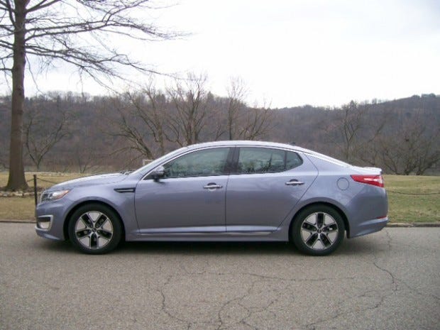 Not only is the Optima one of the best-looking sedans, now it offers this model with a hybrid powertrain that is capable of up to 39 mpg on the highway.