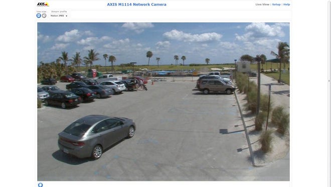 A new webcam shows Palm Beach Par 3 Golf Course. The webcam faces east, showing the parking lot and clubhouse construction site.