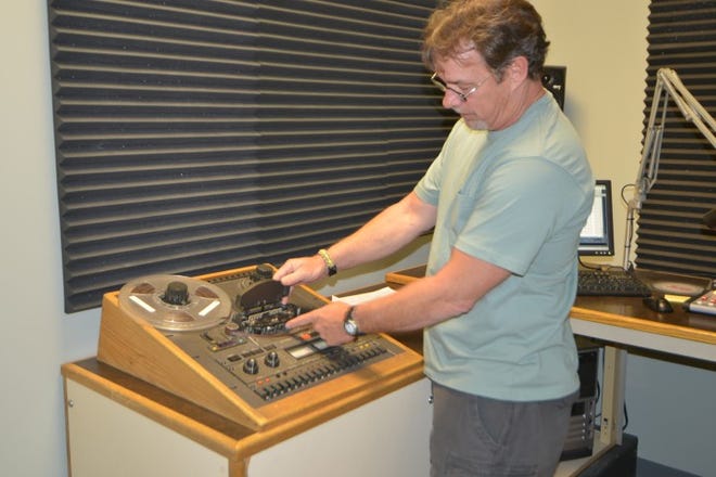 Scratch demonstrates a machine that was commonplace in the radio world when he got into the business 20 years ago. This machine was used for recording and editing phone calls with listeners, now the process is much simpler.