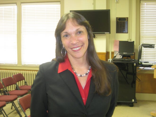 Elizabeth Swinford, superintendent of the Vicksburg Warren School District in Mississippi since 2010, has been named superintendent of Tuscaloosa County Schools.