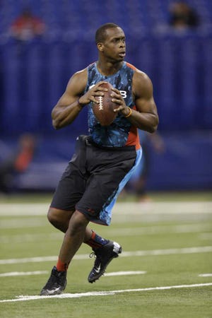 Michael Conroy Associated Press West Virginia quarterback Geno Smith runs a drill at the NFL Scouting Combine in Indianapolis on Feb. 24.