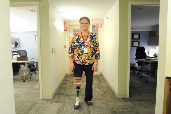 Patricia Garvey, of Worcester, outside her office at UMass Memorial Medical Center. Her right leg was amputated below the knee four years ago, after a stubbed toe led to infection.
