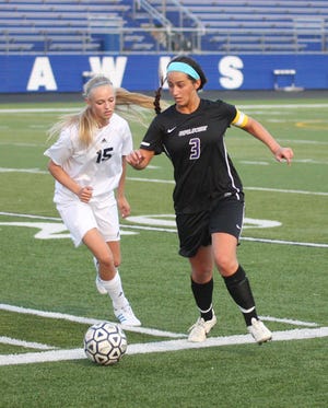 Waukee girls win two of three at weekend tournament