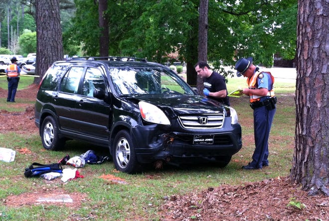 Columbia County Sheriff's Office personnel investigate an Appling wreck Thursday that killed an Augusta toddler.