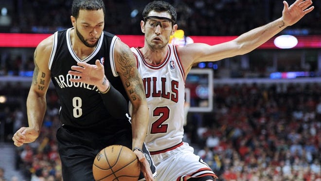 Chicago’s Kirk Hinrich guards Brooklyn’s Deron Williams in Game 4 of their series. Hinrich played 60 minutes in the triple-overtime game but has not played since because of a calf injury. (AP Photo/Jim Prisching)