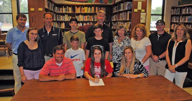 Edmonds announced her intention to play soccer at Francis Marion University on Thursday.