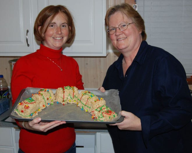 Deanna Varisco and mom Cindi Braun make a Rice Krispy train.