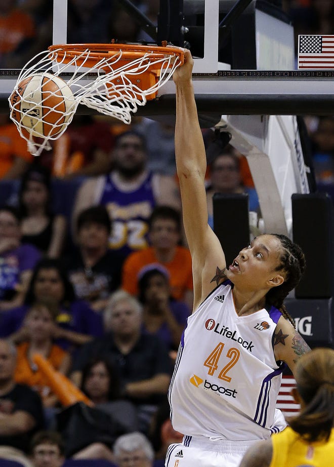 Griner Dunks But Delle Donne Wins In Wnba Debuts