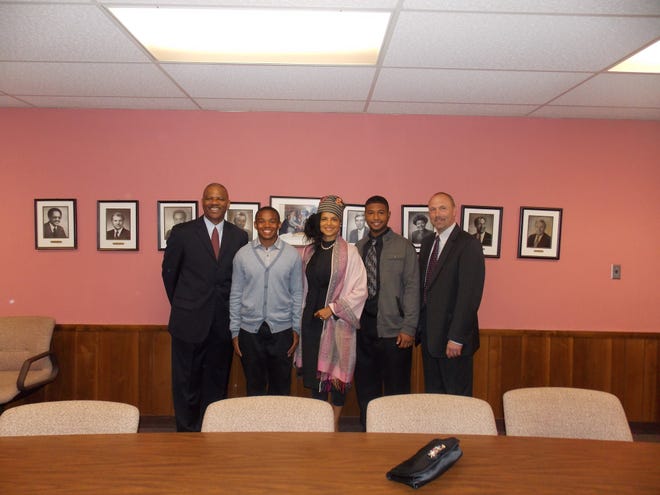 Victoria Rowell, aka Drucilla Winters from “The Young and the Restless” (center), stands with (left to right) Vince Watts, president of the Greater Stark County Urban League; Josiah Moore and Micah Morgan, scholarship recipients; and Stan Barnes, president and CEO of CSE Federal Credit Union.