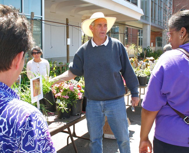 UGA horticulturalist Allan Armitage introduces gardeners to the year's must-have plants at the Trial Gardens at UGA's annual Plantapalooza plant sale in April 2013. (Credit: J. Merritt Melancon/UGA)