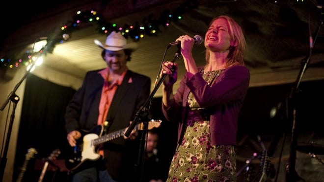 Bruce Robison and Kelly Willis will join Hayes Carll at ACL Live Saturday.