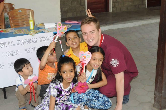 Zach Smith with the Indian children at Day Star School in Manali, India.