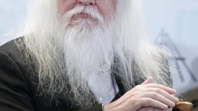 Leon Russell will play with Willie Nelson and others on Sunday to celebrate the 20th anniversary of the Backyard.