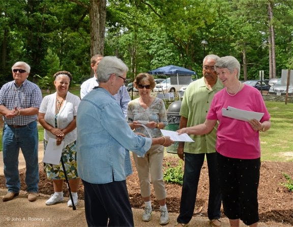 City recognizes work of Lee Memorial Park volunteers