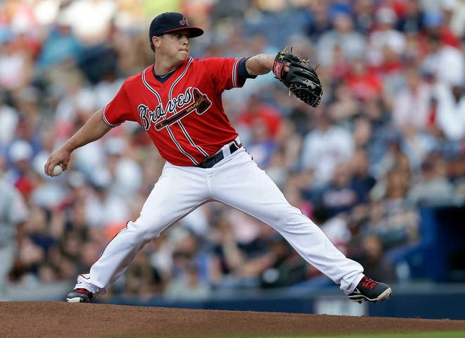 Atlanta Braves starting pitcher Kris Medlen works in the first inning of a baseball game against the Cincinnati Reds, Friday, July 12, 2013, in Atlanta. (AP Photo/John Bazemore)