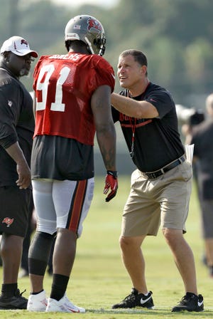 Tampa Bay Buccaneers head coach Greg Schiano, right, works with defensive 
end Da'Quan Bowers on blocking drills during an NFL training camp Tuesday in 
Tampa. ASSOCIATED PRESS / CHRIS O'MEARA