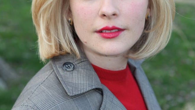 Susannah Cahalan signs and discusses “Brain on Fire.”