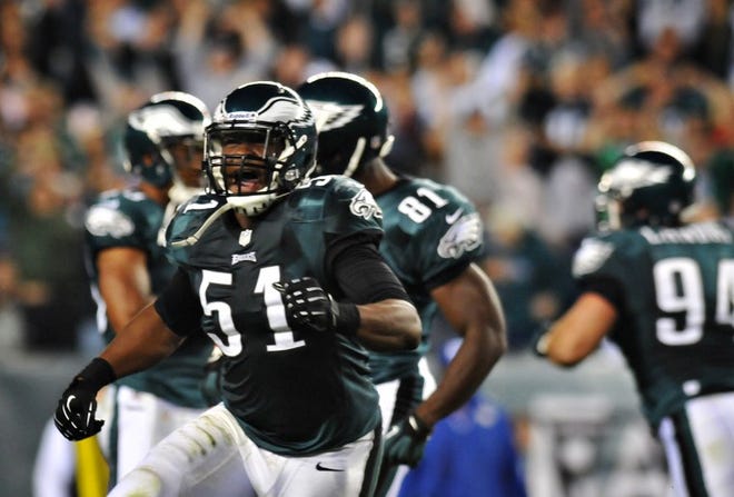 The Eagles' Jamar Chaney celebrates after Giants kicker Lawrence Tynes missed a 54-yard field goal attempt in the final seconds of a 2012 game at Lincoln Financial Field.