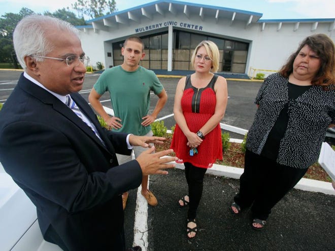 Mike Ghouse talks about his plans Monday with Curtis Rahman, Suzanne Carter-Moore and Lynne Weatherholtz Broom.