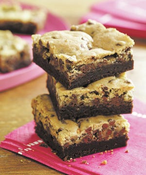 Choco-Mint Crownies combine the tastes of two bake sale favorites — chocolate chip cookies and peppermint brownies.