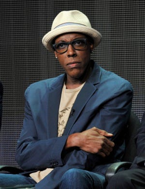 Arsenio Hall returned to the air Monday night for an indefinite run as the host of a revived “The Arsenio Hall Show.”