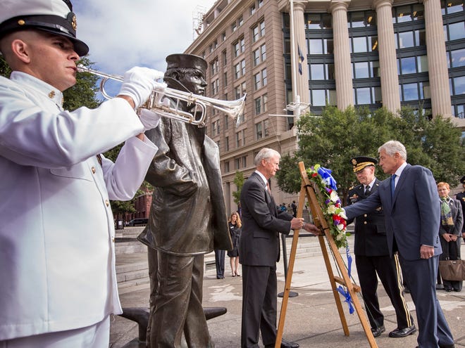 Defense Secretary Chuck Hagel, right, and Joint Chiefs Chairman Gen. Martin Dempsey, second from right, present a wreath at the Navy Memorial in Washington to remember the victims of Monday's deadly shooting at the Washington Navy Yard, Tuesday, Sept. 17, 2013. (AP Photo/J. Scott Applewhite)