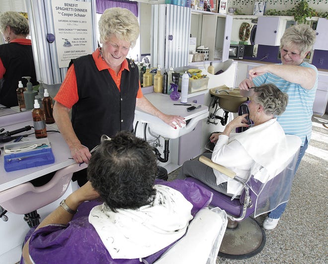 INDEPENDENT KEVIN WHITLOCK
n Evelyn Jones, owner of Carlo's Beauty Salon, left, and Marcia Emmert, longtime employee, laugh with customers Carol Johnson , left , and Betty Munger , both of Navarre.