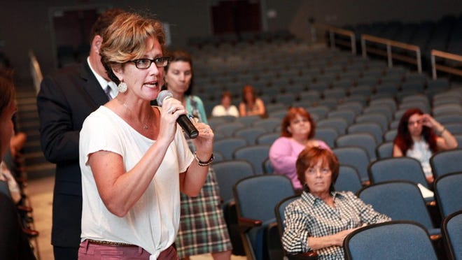 “This is bad,” said Wellington parent Julie Mauck told a crowd with many opponents of Common Core. “It is bad, trust me.” (Richard Graulich/The Palm Beach Post)