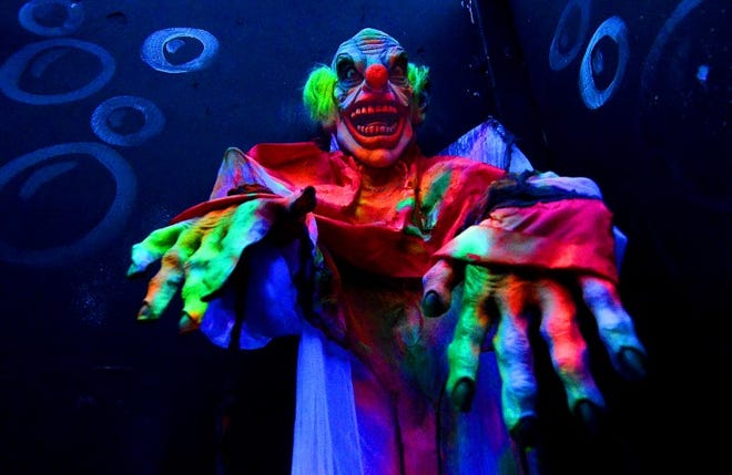 A "Defunct Clown" greets visitors waling through the maze.