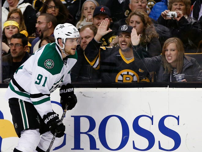 Despite getting taunted by Boston fans throughout Tuesday night's game, former Bruins center Tyler Seguin got the last laugh, scoring in the shootout to help Dallas to a 3-2 win.
