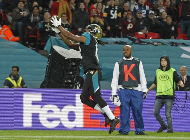 Sang Tan Associated Press Jaguars wide receiver Mike Brown catches the ball for a touchdown against the 49ers at Wembley Stadium in London Oct. 27.