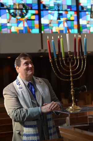 Rabbi Yossi Liebowitz joined Congregation B’nai Israel in Spartanburg in 2003. He is a singer and regular columnist for the Herald-Journal.
