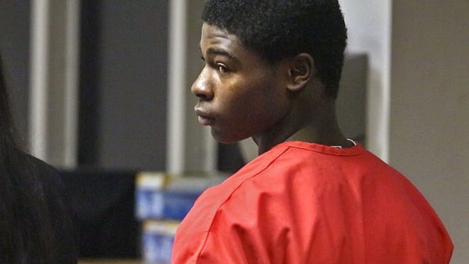 Jeremy Lockhart appears in court November 15, 2013 on charges of attempted murder for the shooting of Artie Neal, 17.