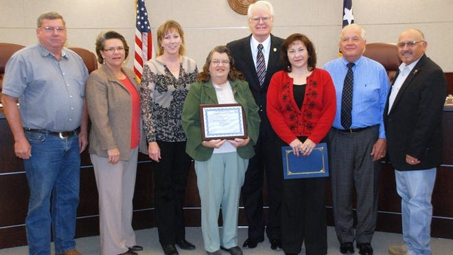 Bastrop County commissioners presented certificates of service to county employees at their most recent meeting on Nov. 12. Pictured from left, back row, are Precinct 3 Commissioner John Klaus; Precinct 2 Commissioner Clara Beckett; director of extension services Rachel Bauer; County Judge Paul Pape; Precinct 4 Commissioner Bubba Snowden; and Precinct 1 Commissioner William Pi a. Pictured from left, front row, are Rosemary Kalina, extension office (25 years); and Charlotte Collins, human resources director (5 years). Not pictured are Ramon Reyes, sheriff s office (15 years); Robert Gould, environmental sanitation department (5 years); and Thomas Williamson, Precinct 1 Road and Bridge (5 years).