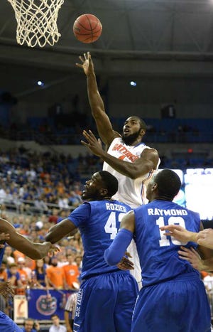 Phil Sandlin Associated Press Florida center Patric Young goes over the heads of Middle Tennessee forward Jacquez Rozier and Middle Tennessee guard Jaqawn Raymond for two points in Gainesville Thursday.