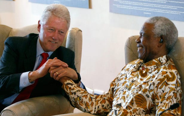 Bill Clinton visits Nelson Mandela. (Tweeted by @BillClinton)