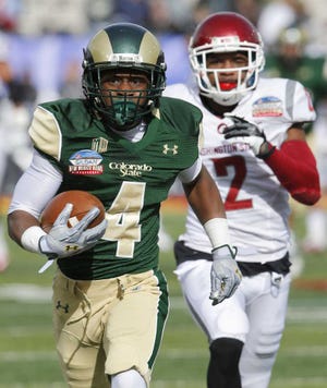 Colorado State wide receiver Charles Lovett (4) runs in a touchdown after the reception as Washington State cornerback Nolan Washington (2) defends during the first half of the New Mexico Bowl NCAA college football game, Saturday, Dec. 21, 2013, in Albuquerque, N.M. (AP Photo/Matt York)