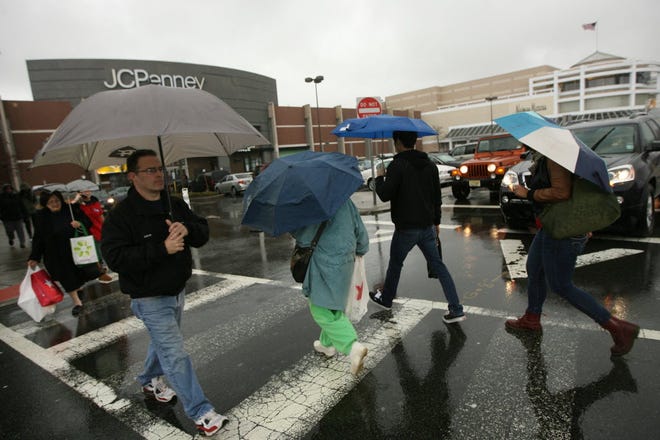 People cross a street at the Westfield Garden State Plaza mall in Paramus, N.J., Monday, Dec. 23, 2013, as last-minute shoppers try to get presents in time for Christmas.