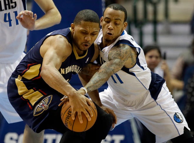 New Orleans Pelicans' Eric Gordon (10) has the ball stripped away from him by Dallas Mavericks' Monta Ellis, right, in the first half of an NBA basketball game, Saturday, Jan. 11, 2014, in Dallas.