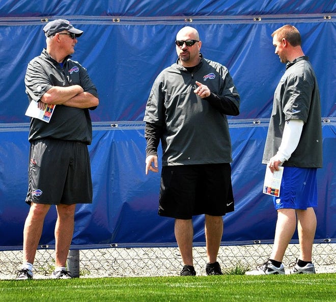 New Cleveland Browns head coach Mike Pettine (center) brought linebackers coach Chuck Driesbach (left) and defensive coordinator Jim O'Neil with him from the Buffalo Bills. All three are Central Bucks West graduates.