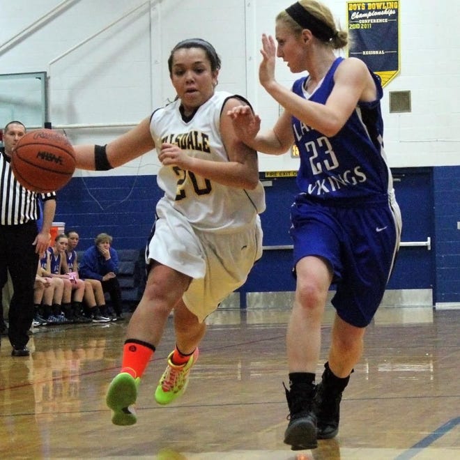 Hillsdale junior guard Alyssa Anderson drives the lane against Dundee. Photos by Phillip Morgan