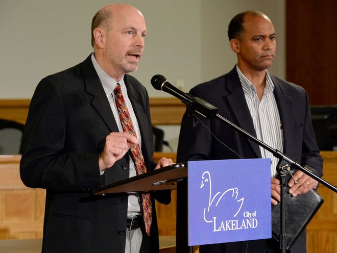 Lakeland City Manager Doug Thomas and then-Mayor Gow Fields speak during a press conference in response to a letter from State Attorney Jerry Hill at City Hall in Lakeland in September.