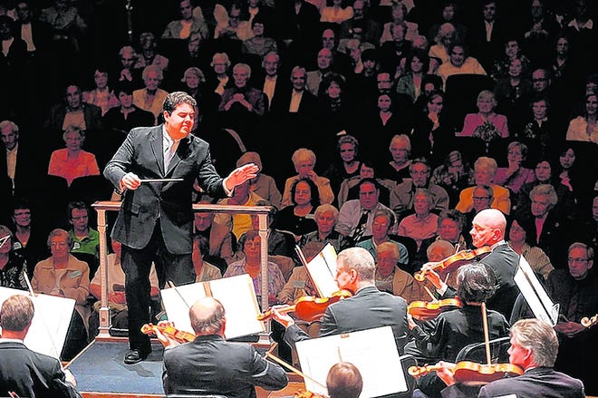 Tito Munoz, guest conductor, Sarasota Orchestra Masterworks. COURTESY PHOTO