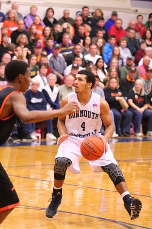 Martel Hunter dribbles against a Macomb defender Friday night in a 52-49 win. Hunter’s 21 points — including three clutch free throws at the end of the game — lifted Monmouth-Roseville past Macomb. RUTH KENNEY/REVIEW ATLAS
