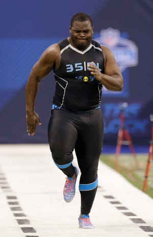 Notre Dame defensivelineman Louis Nix runs the 40-yard dash at the NFL football scouting combine in Indianapolis, Monday, Feb. 24, 2014. (AP Photo/Nam Y. Huh)
