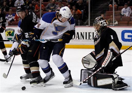 St. Louis Blues right wing T.J. Oshie, center, searches for the puck between Anaheim Ducks defenseman Francois Beauchemin, left, and goalie Jonas Hiller (1) during the first period of an NHL hockey game on Friday, Feb. 28, 2014, in Anaheim, Calif. (AP Photo/Alex Gallardo)
