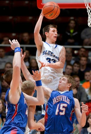 Nate Hopper of Petersburg PORTA goes high to make a pass over Clint Johannes of Nashville (45) during Friday's IHSA Clas 2A State Semifinal game.