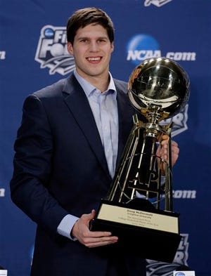 Creighton's Doug McDermott holds up his AP College Basketball Player of the Year trophy at a news conference Thursday, April 3, 2014, in Dallas. (AP Photo/David J. Phillip)