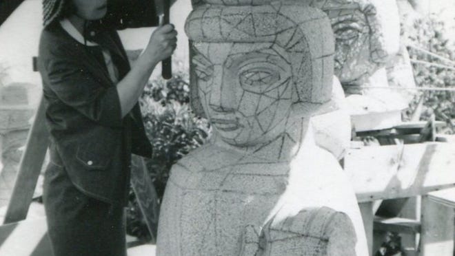 Ann Norton at work on one of the massive figures for Seven Beings, 1965. Photo courtesy of Lynn Leofanti Cole. Reprinted with permission of the University Press of Florida