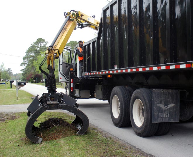 Havelock city worker Shawn Gaskill picks up yard debris with the city’s knuckleboom truck. The city’s new Mobile 3-1-1 system is designed to create more efficiency in the collection of yard debris.